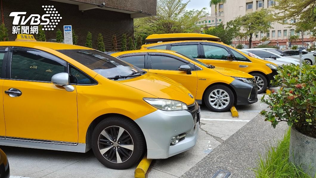 臺中市防疫車隊自109年3月成立後-提供相關交通載運需求-累計載送服務超過6萬趟次