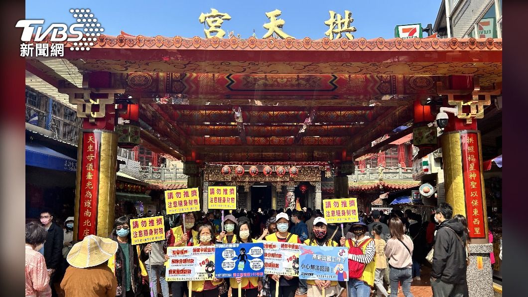 拱天宮清明連假交管 通霄警方加強疏導