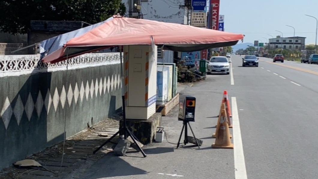 肇事熱點提醒民眾慢行 台東警方出招「廢棄電腦主機」模擬測速照相
