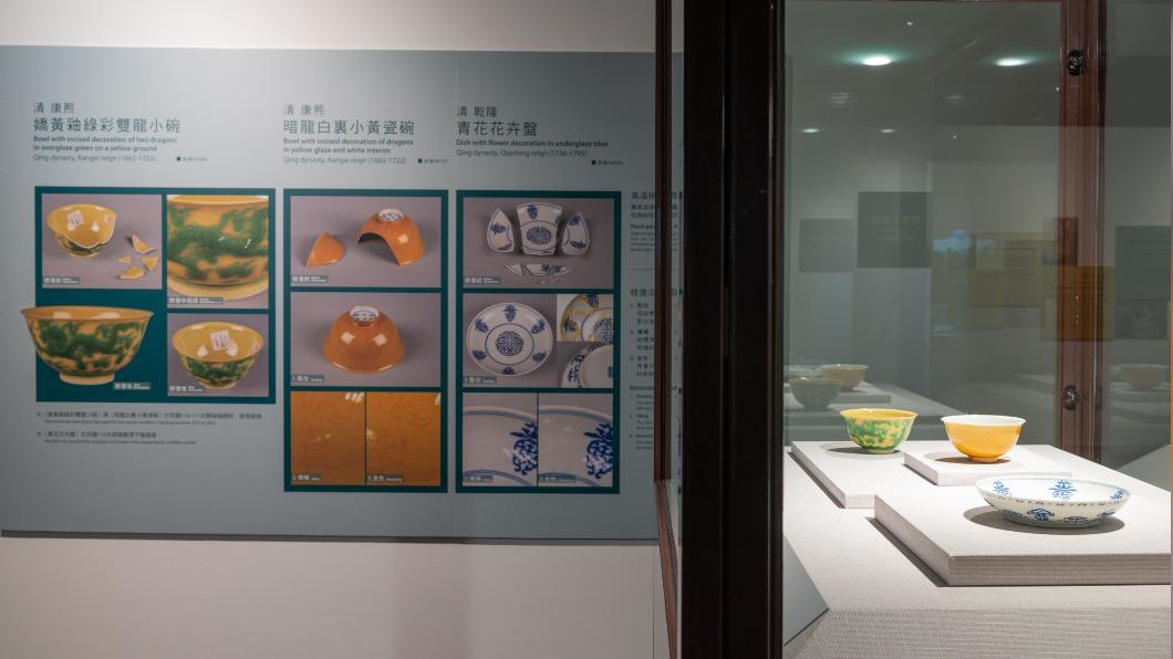 「陶瓷修復」單元中展示的5件陶瓷文物,包含近年不慎破損之3件瓷器。(圖/故宮提供)