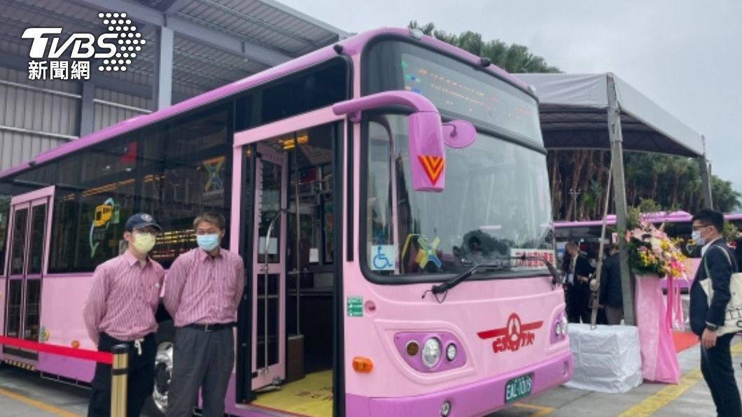 北市首座電巴快充站啟用 羅斯福路幹線換新公車