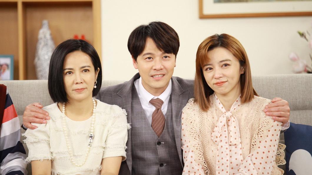 陳仙梅劇中為兒子黃文星提親,戲外要兒子聘金自己賺。(圖/民視提供)