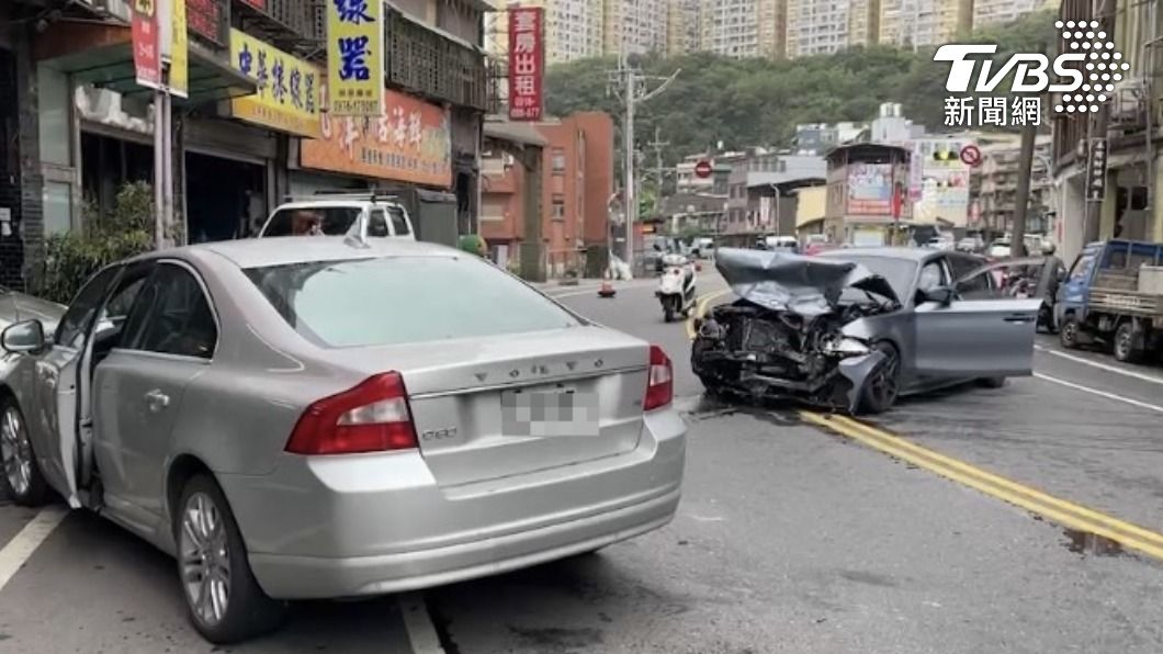 當瑞典坦克對撞德國戰車 結果....