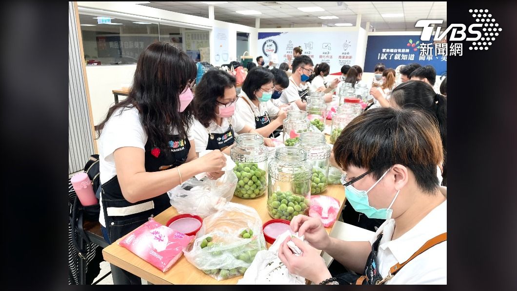 雨少影響青梅品質 高市府結合業者推DIY課程助銷售 記者 何宜信/翻攝