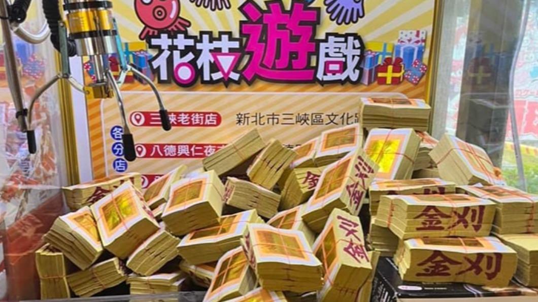 最應景伴手禮?夾娃娃機擺「1物」 眾笑翻:晚上自己動