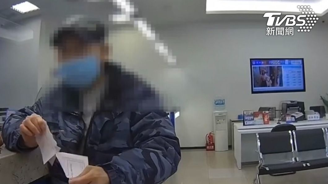 經理教我賺大錢!男欲匯款十萬投資 警直接和詐團通話