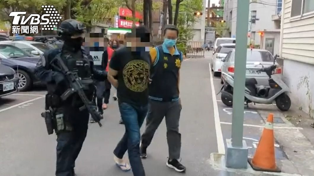 又是明仁會!借5萬不還 男糾眾暴打債主、嗆關狗籠