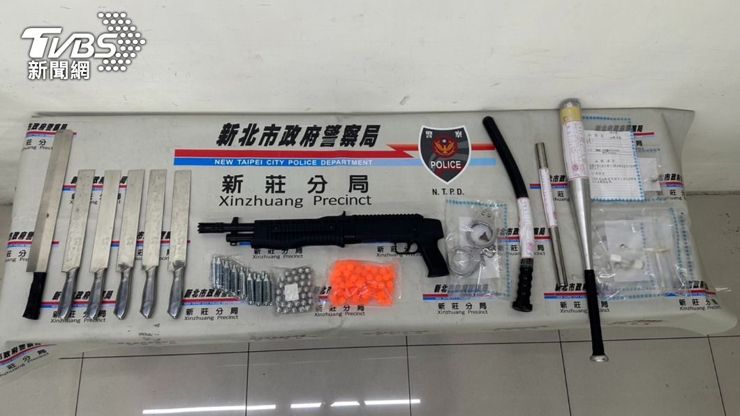 警方查扣犯案工具。(圖/TVBS)