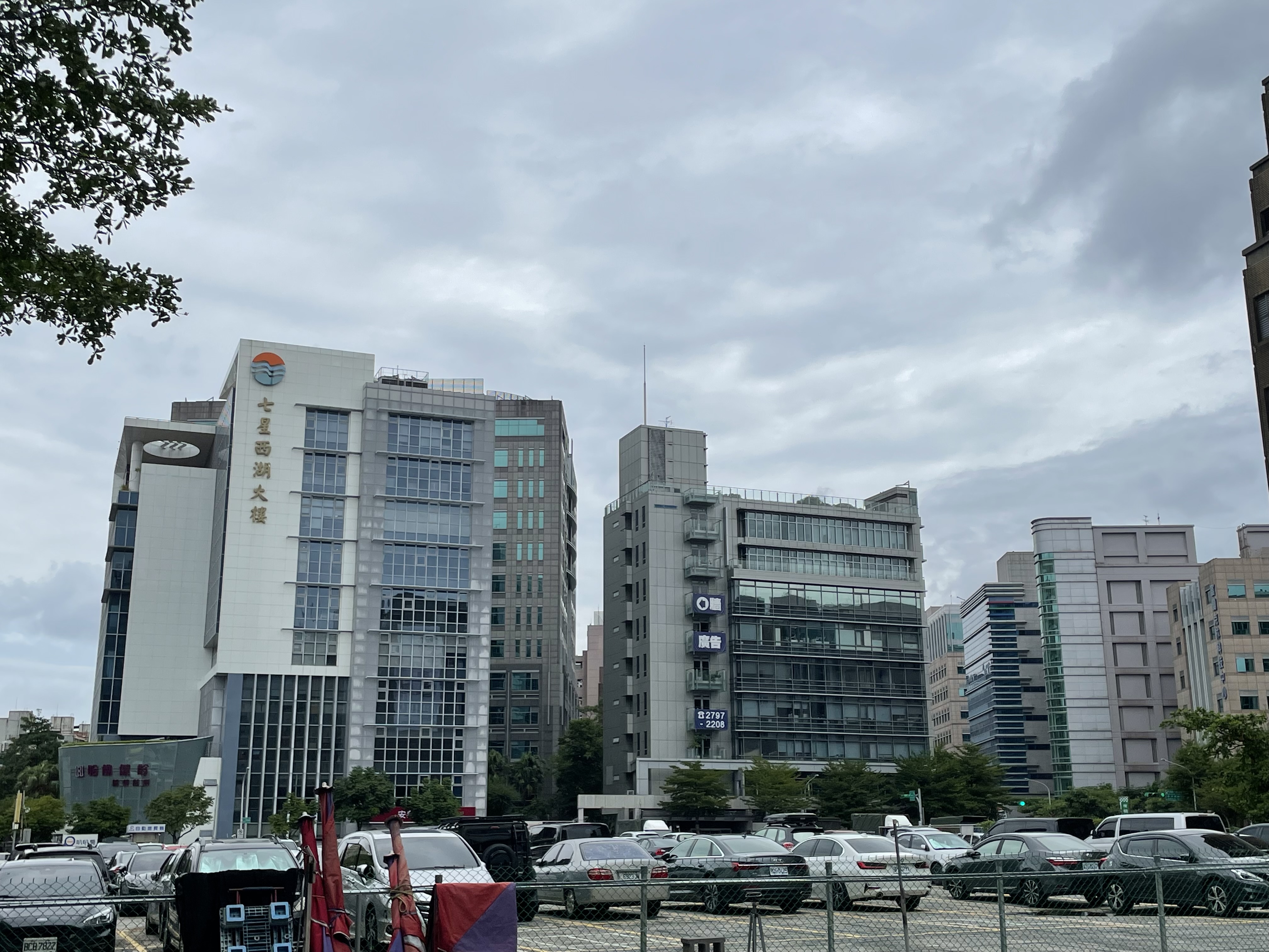 內科商辦林立。(圖/台灣房屋提供)