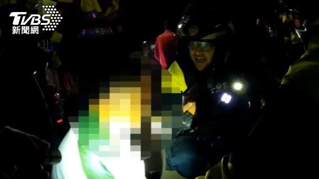 曾賣台灣護照給大陸人 男被通緝謊報女身分遭警飛撲壓制