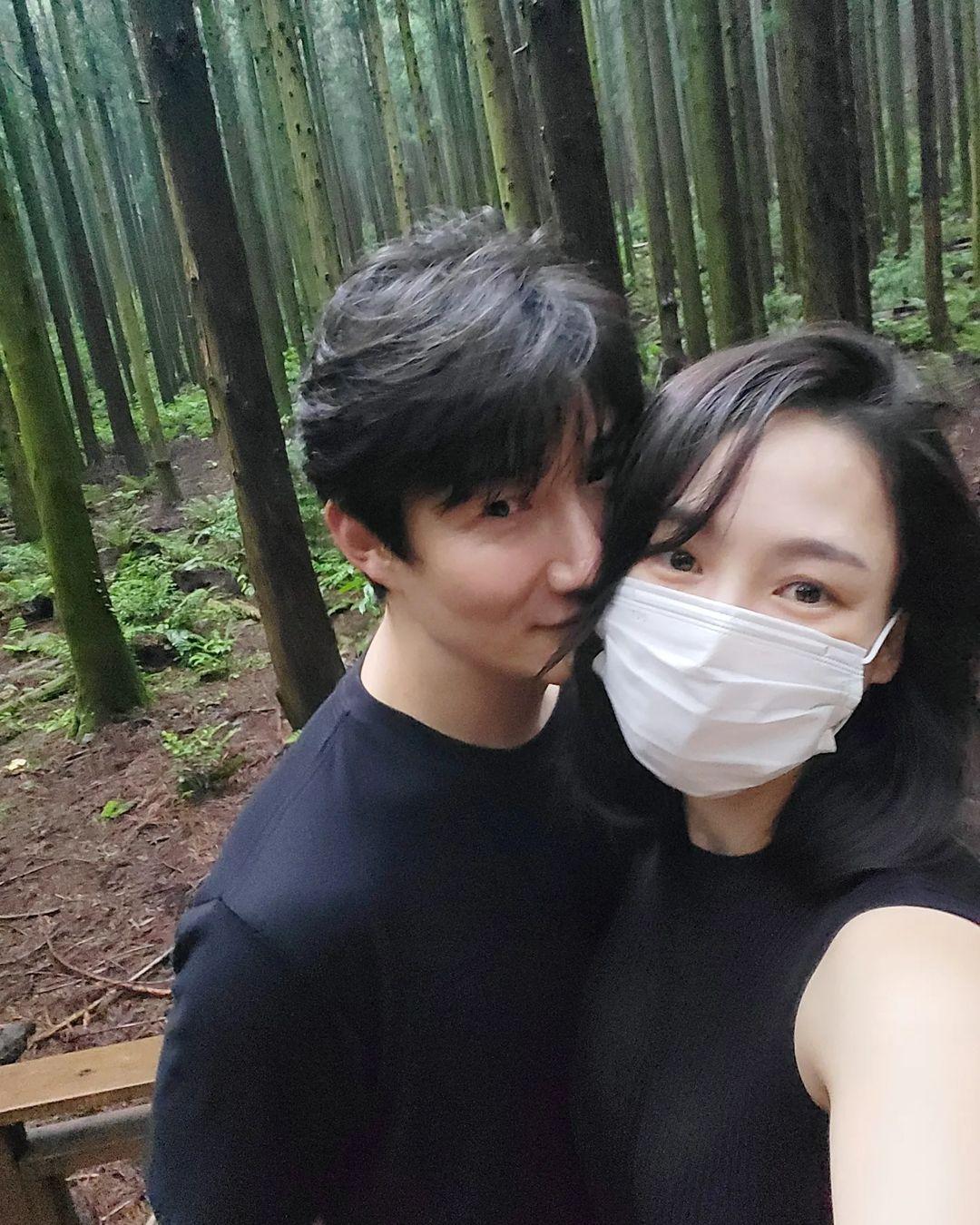 雖然許棟元的太太沒有露出全臉過,但能看出是個不輸明星的美人。(圖/翻攝自許棟元IG)