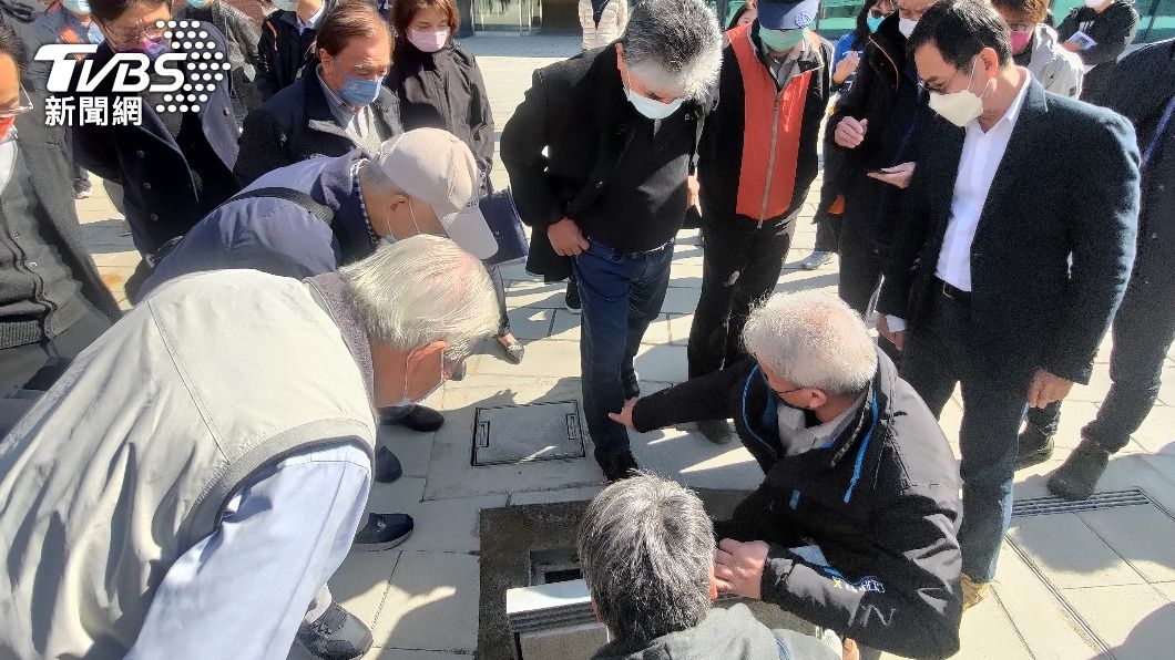 公共工程體檢會現勘楊梅行政大樓。(圖/桃園市政府提供)