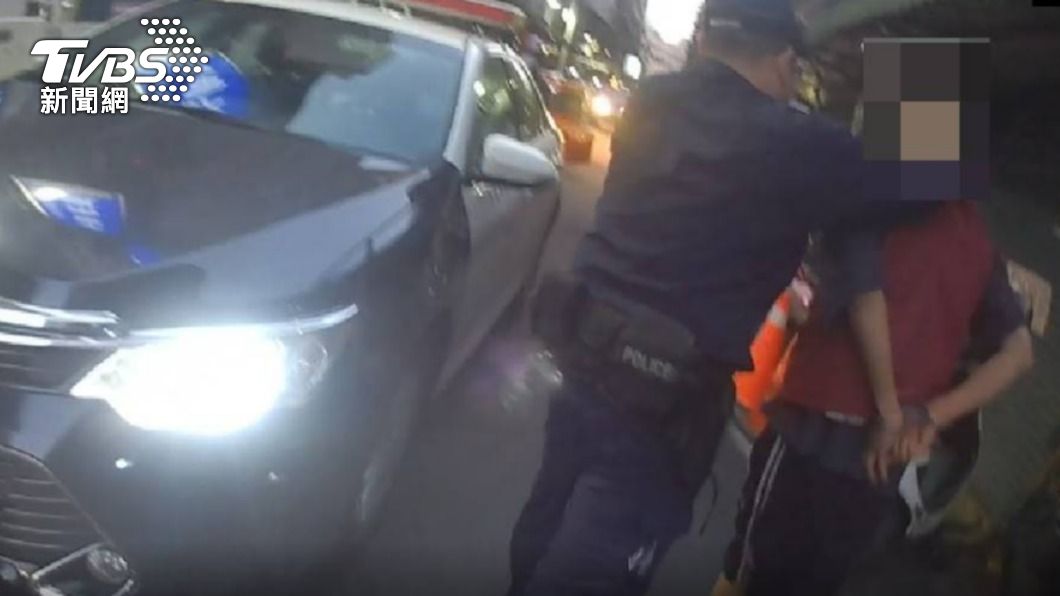 男謊報逾千次擾鄰!警破門用束帶綁下巴 執法過當下場慘了