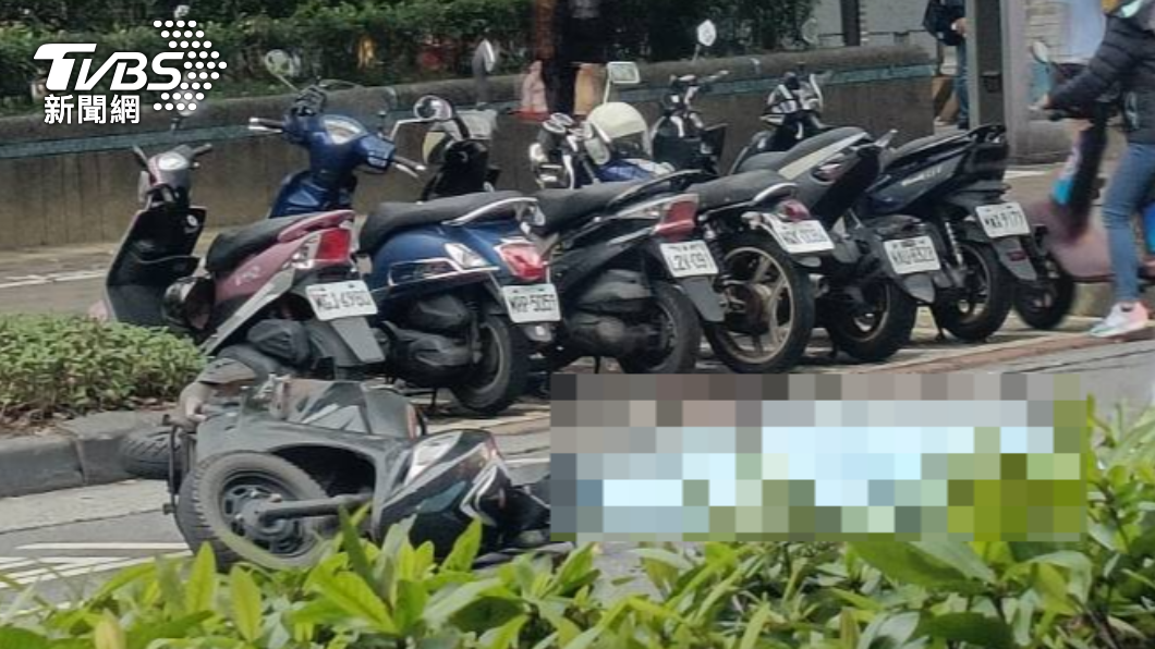 台北市昨日發生死亡車禍，騎士當場死亡。（圖／民眾提供）