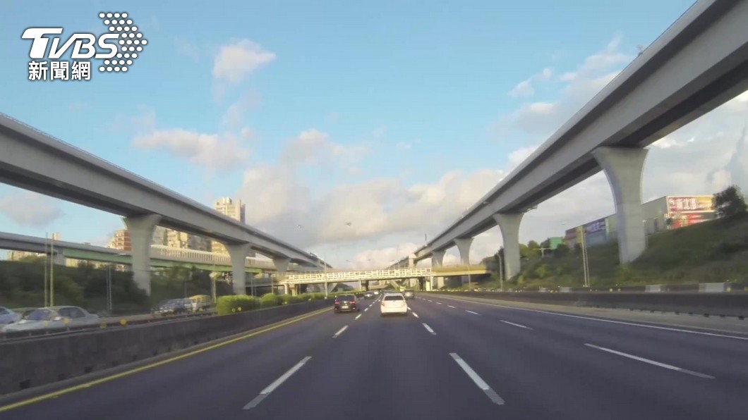 上國道路邊停車多用數位科技 省時方便環保