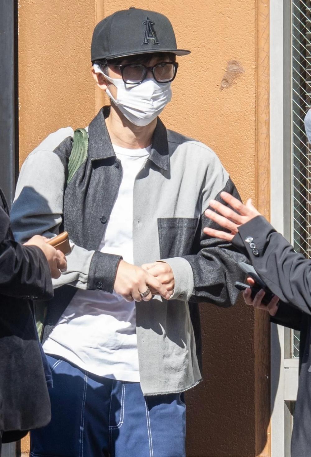 在被踢爆偷吃後,櫻井孝宏向媒體坦承確有此事。(圖/翻攝自週刊文春)