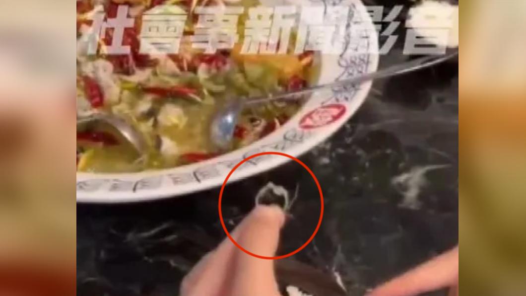 吃酸菜魚「咬到戒指」!以為男友驚喜求婚 真相揭曉糗了