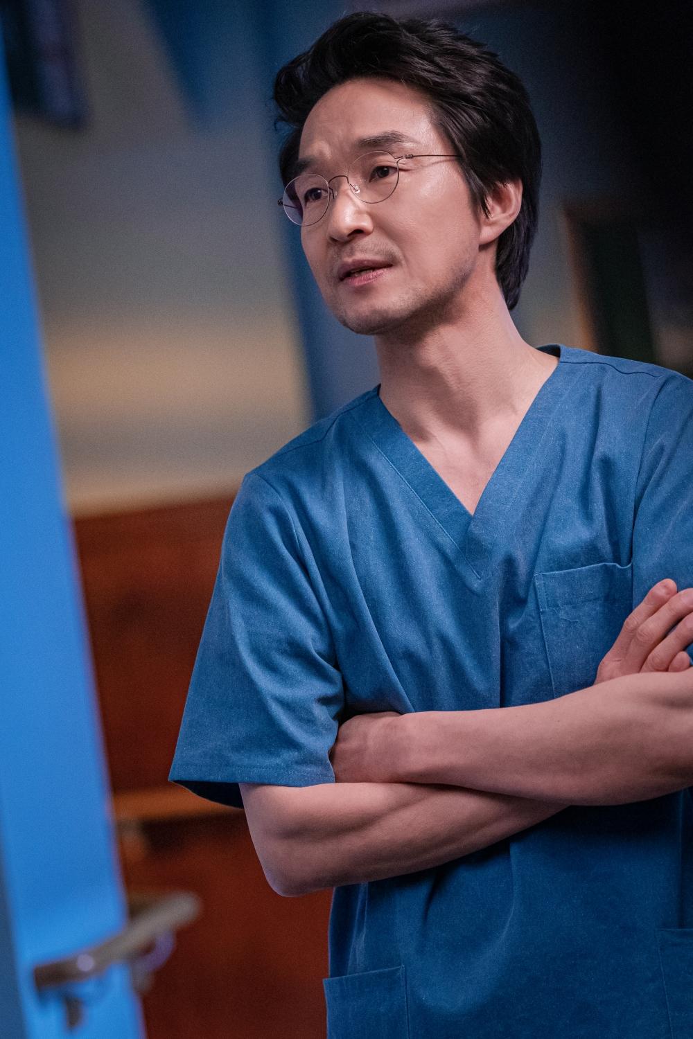 《浪漫醫生金師傅》由韓石圭主演。(圖/Disney+提供)