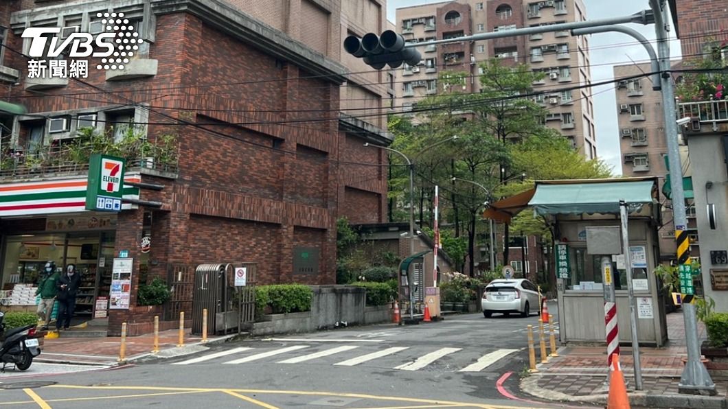 該處社區為眷村改建,占地大、生活機能相當方便。(圖/TVBS)