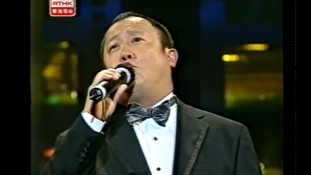 曾志偉當年擔任香港金像獎主持人，說到張國榮就語帶哽咽。（圖／翻攝自微博）