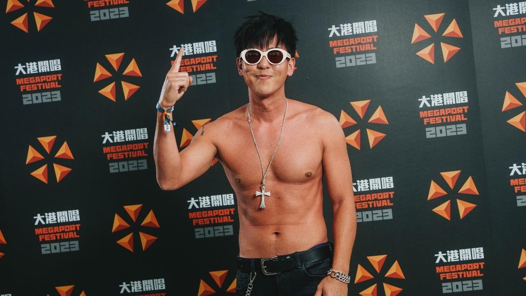 台上飆唱小鬼遺作！柯有倫哽咽吐「奇特緣分」：超越了感動