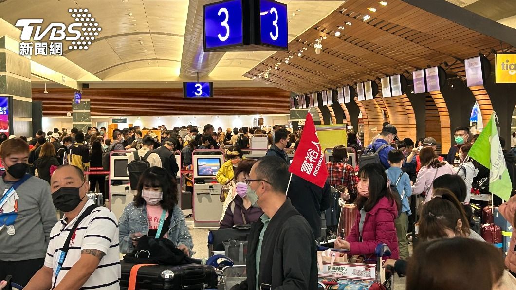 即使旅費不便宜,民眾仍把握機會出國玩。(圖/讀者提供)