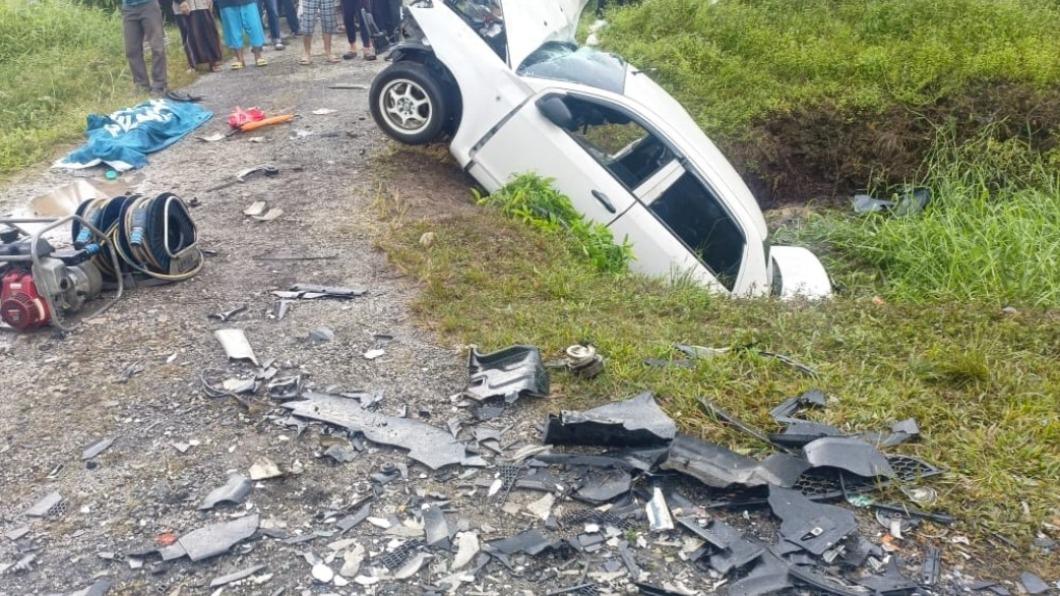 剛參加小舅子喪禮!轎車失控衝撞墜深溝 1家4人全身亡