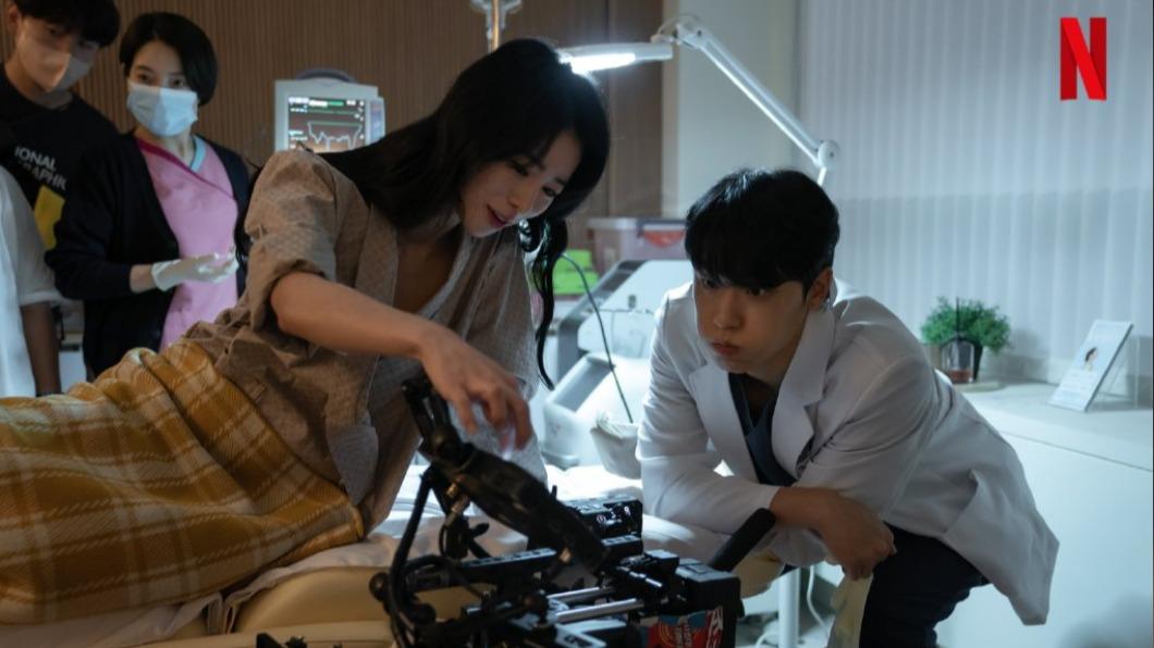 林知衍、李到晛拍攝花絮也被網友認為流露曖昧氛圍。(圖/NETFLIX提供)