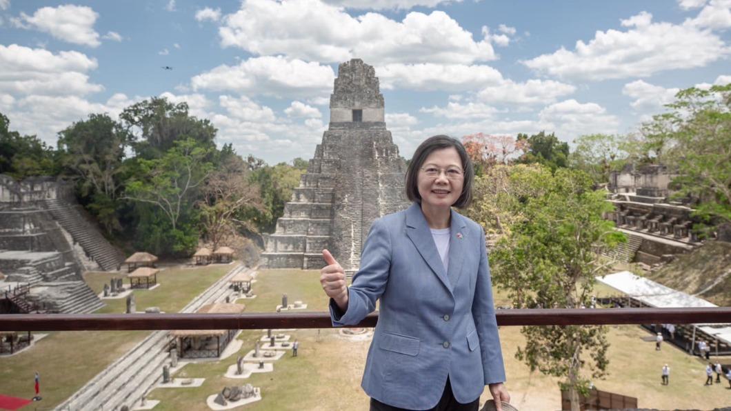 蔡英文參訪被譽為馬雅文明心臟的蒂卡爾（Tikal）國家公園。(圖/翻攝蔡英文臉書）