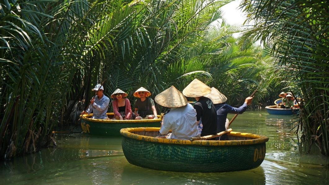 峴港行程帶旅人體驗水椰林竹南船生態之旅。(圖/易飛網提供)
