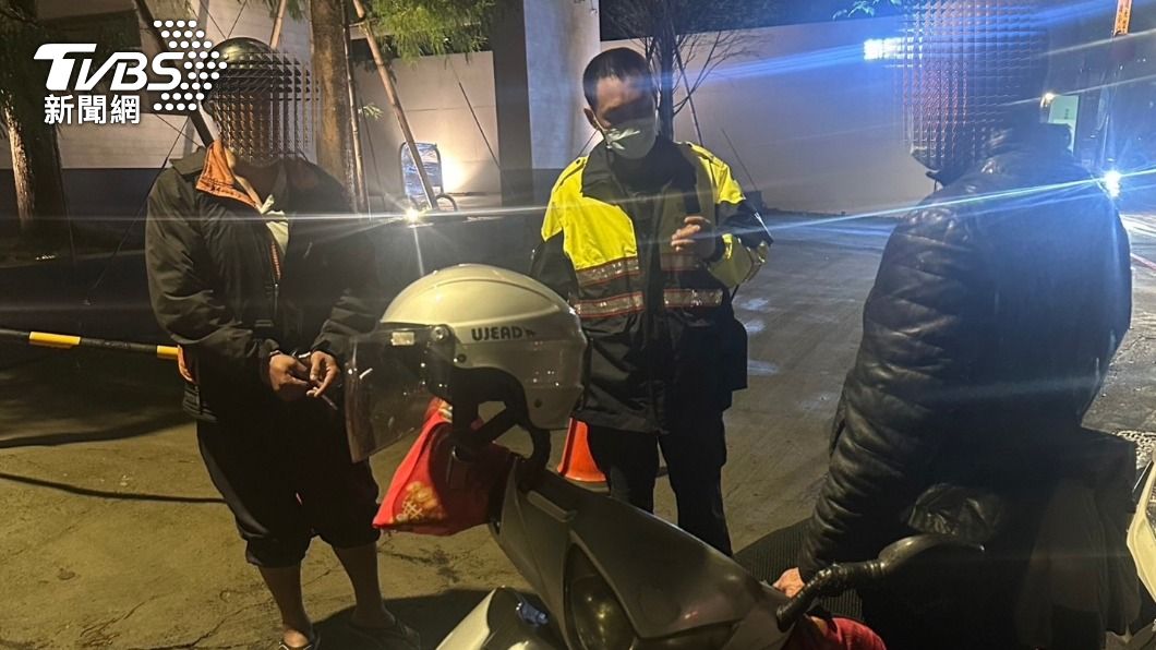 友誼真脆弱！機車大牌被註銷偷路邊的掛　被警查竟互推