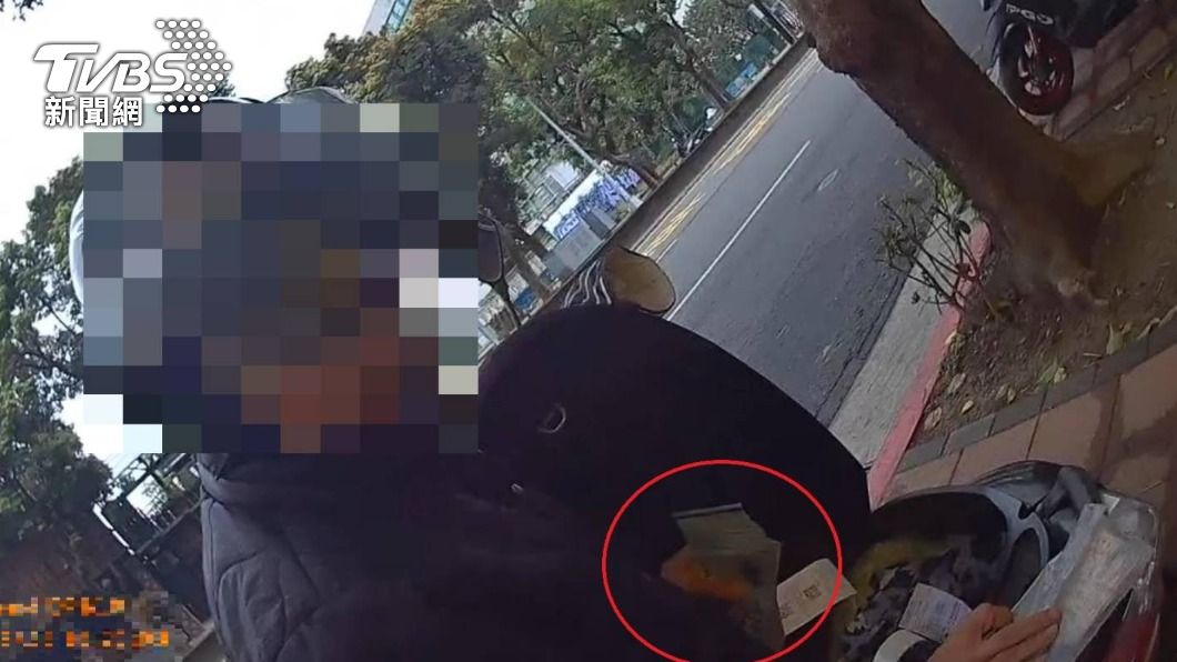 好險有女警!騎士趕買遊戲點數 收違規罰單卻賺8萬