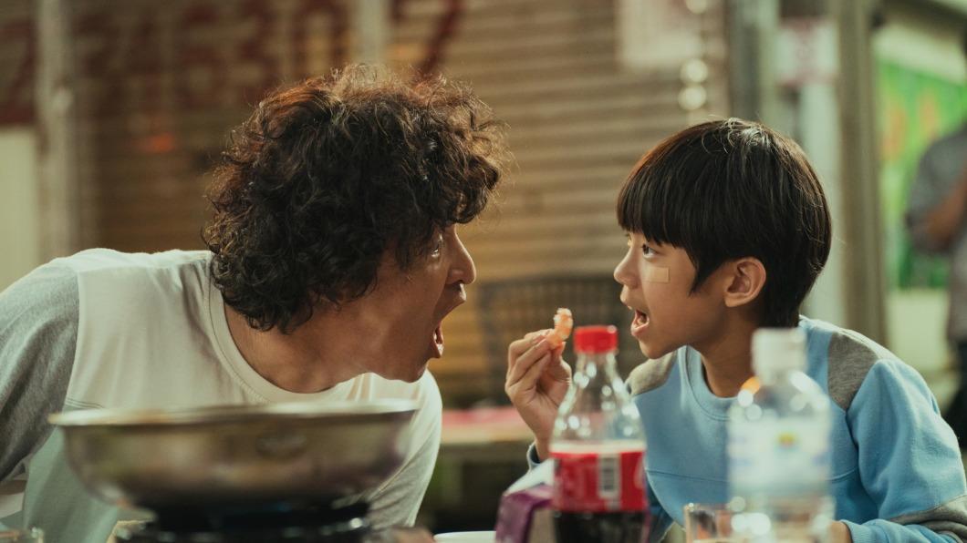 《做工的人》上映2天破千萬! 天團現身戲院開唱卻「秒卡歌」