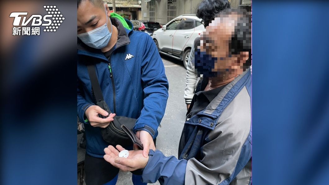 兒子負責進貨毒品、女兒與母親分裝送貨。(圖/TVBS)