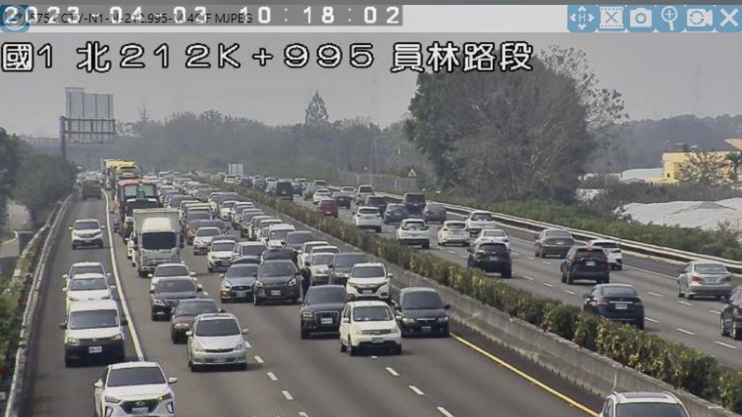 國1北向213.2公里處發生2輛小客車追撞事故。(圖/高公局提供)