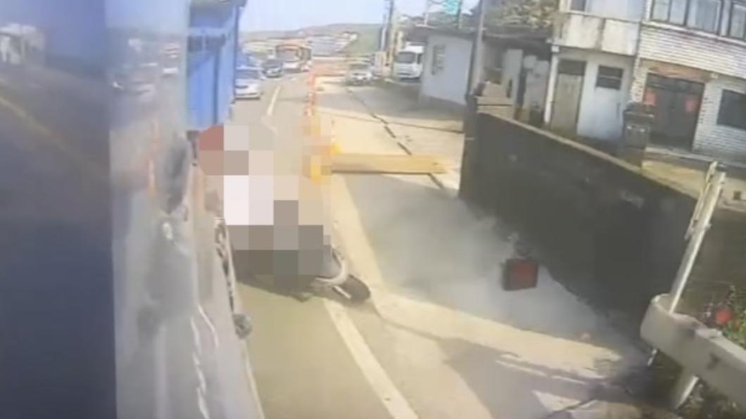 疑似車道縮減  老翁騎車遭砂石車輾斃