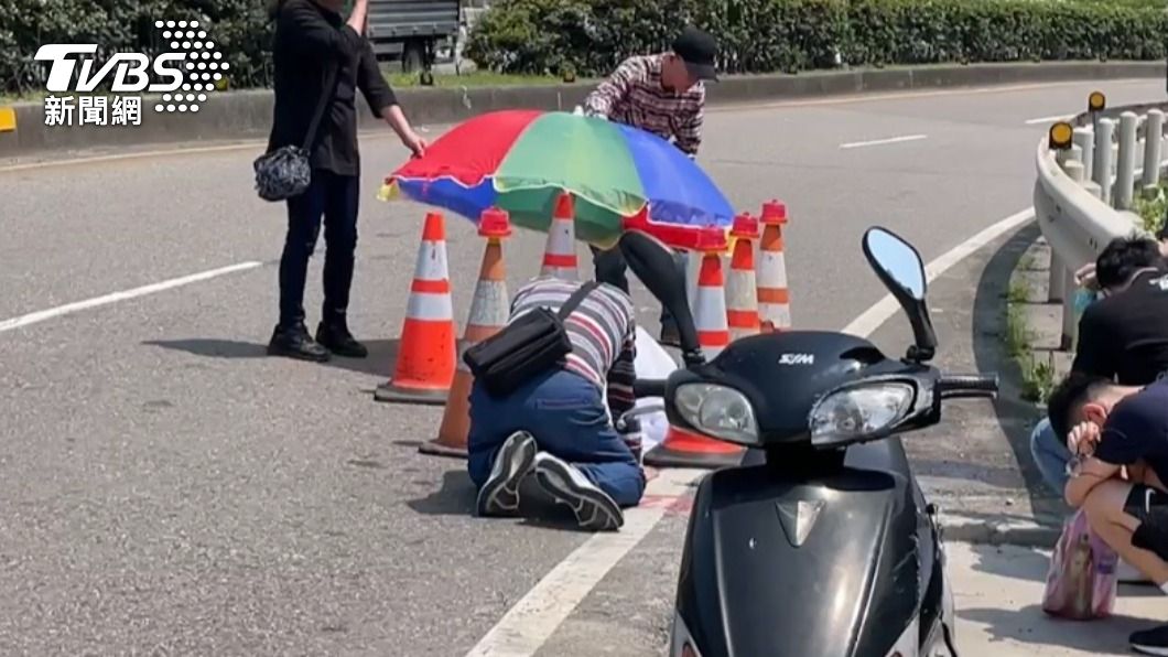 台2線死亡車禍！聯結車撞8旬騎士輾爆頭　家屬跪地痛哭