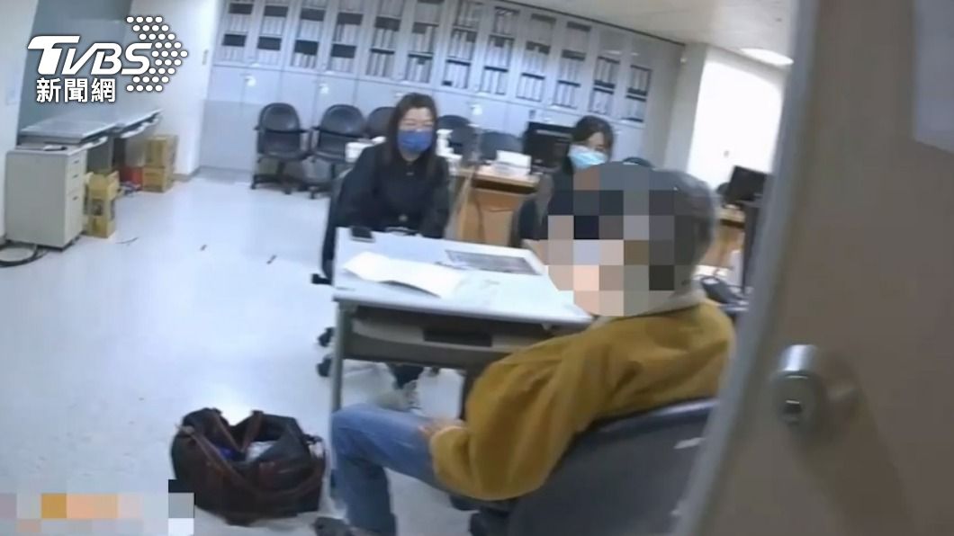老翁因房屋被認定違建到市府陳情。(圖/TVBS)