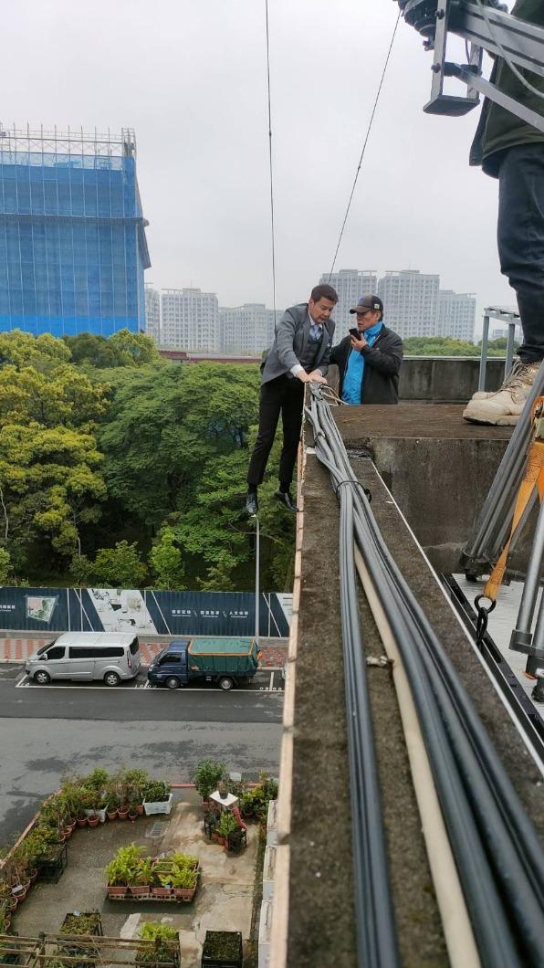 倪齊民坦言很久沒有吊鋼絲。(圖/民視提供)
