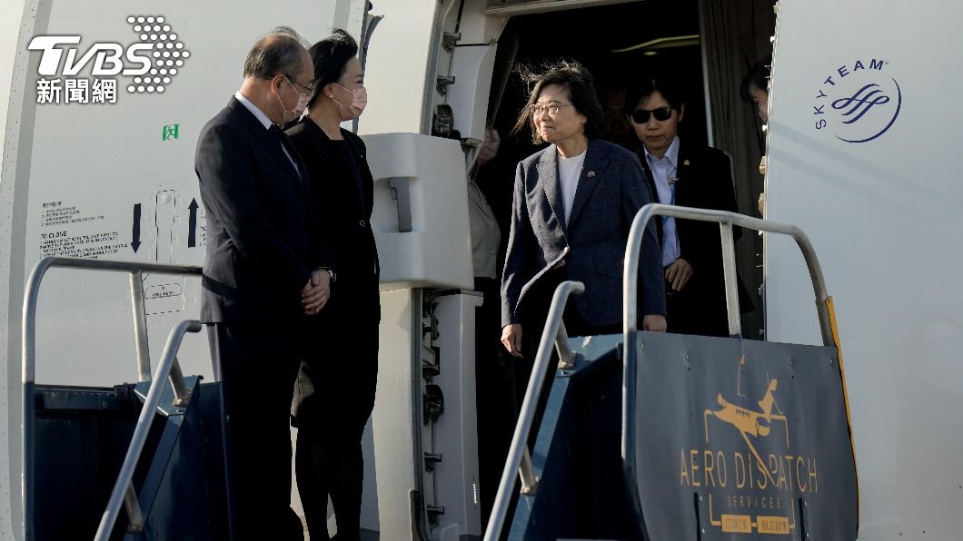 蔡英文抵達貝里斯機場。（圖／達志影像美聯社）