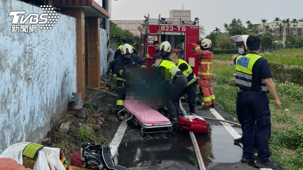 清明連假憾事!三峽民宅竄煙狂燒 獨居男逃不出倒客廳亡