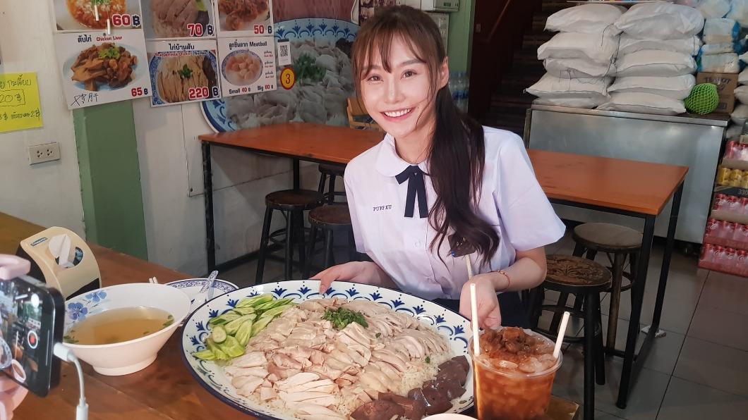 正妹赴泰爽吃3公斤雞肉飯！「花35分鐘」整盤KO　網全看傻