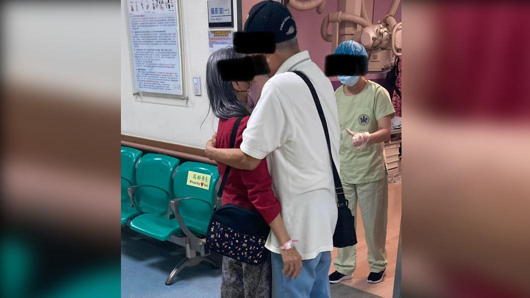 瓊瑤劇是真的!白髮嬤車禍送醫 老伴急奔緊摟妻:我來了別怕