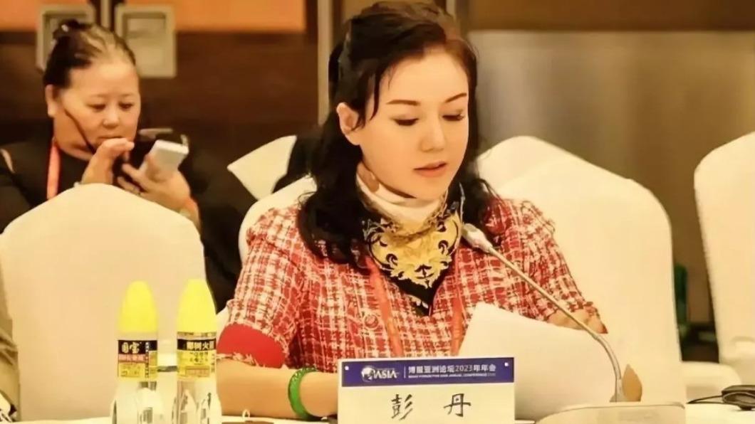 香港三級片女星搖身一變成陸研究院長　自爆促中宏建交