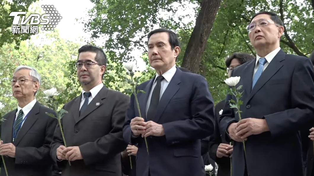 馬英九達抗戰英烈張自忠將軍烈士陵園致哀。(圖/TVBS)