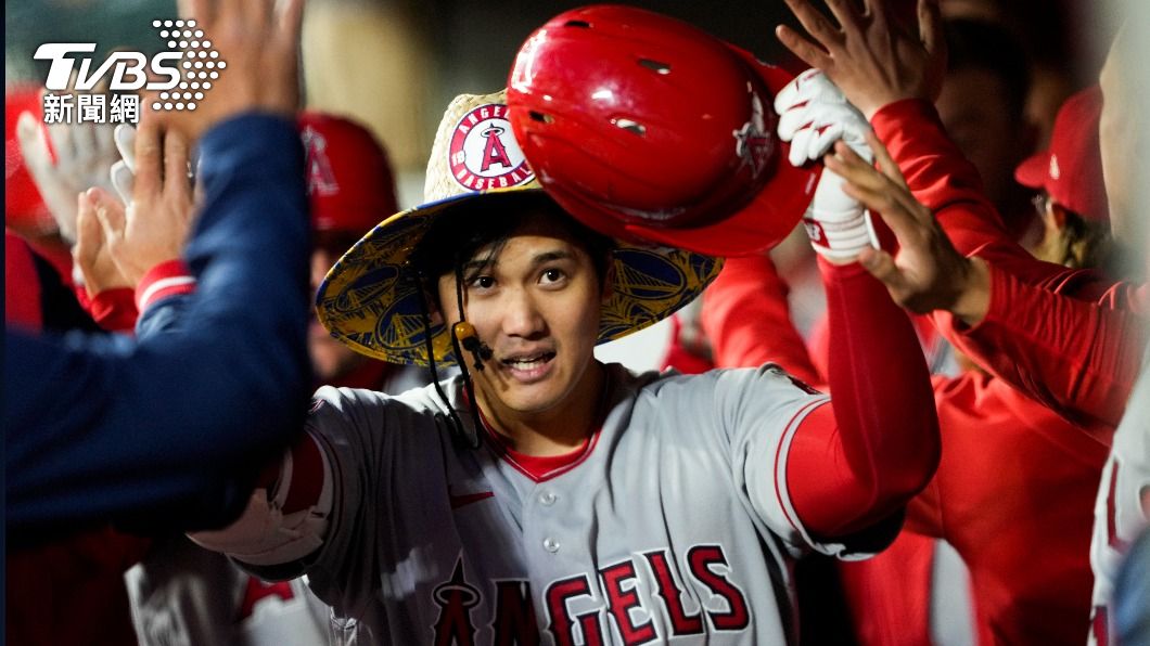大谷轟出2分砲後戴草帽慶祝。(圖/達志影像美聯社)