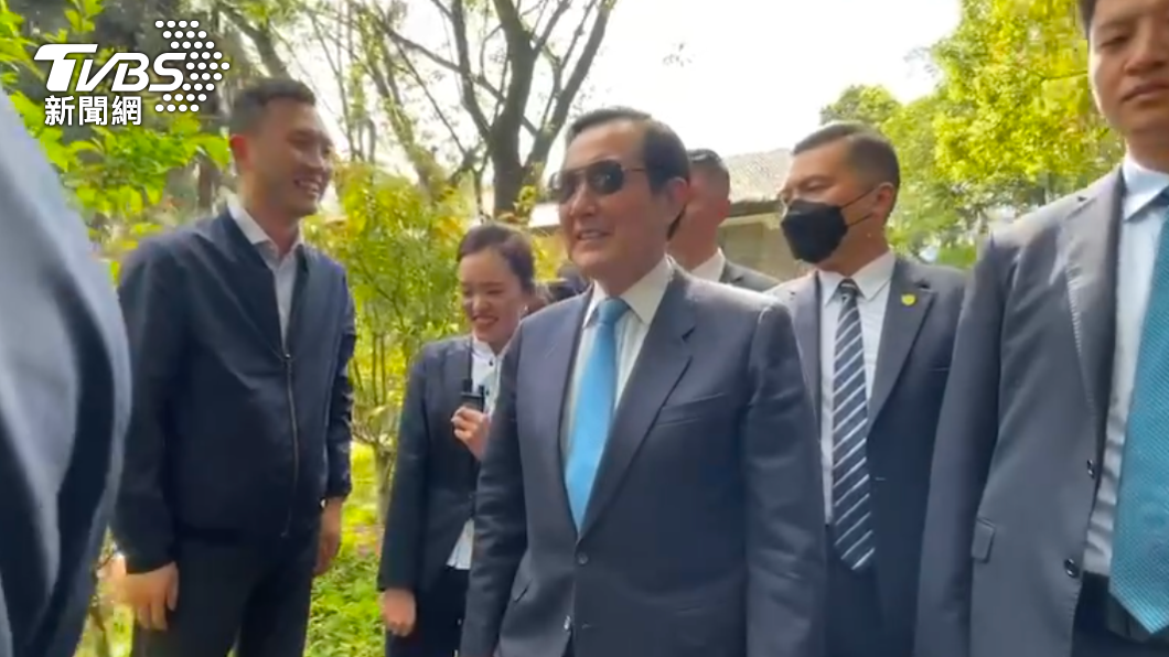 馬英九沿途碰到重慶大媽高喊「馬先生好帥!真的好帥!」(圖/TVBS)