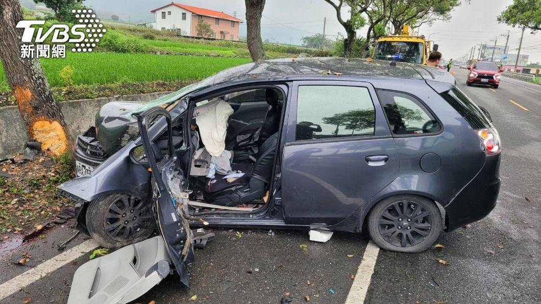 台9線關山離奇車禍!轎車自撞「車頭全爛」解體 駕駛慘死