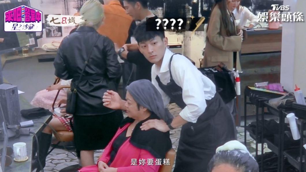 鍾岳軒和客人一直等不到蛋糕。（圖／翻攝自《來吧！營業中2》）