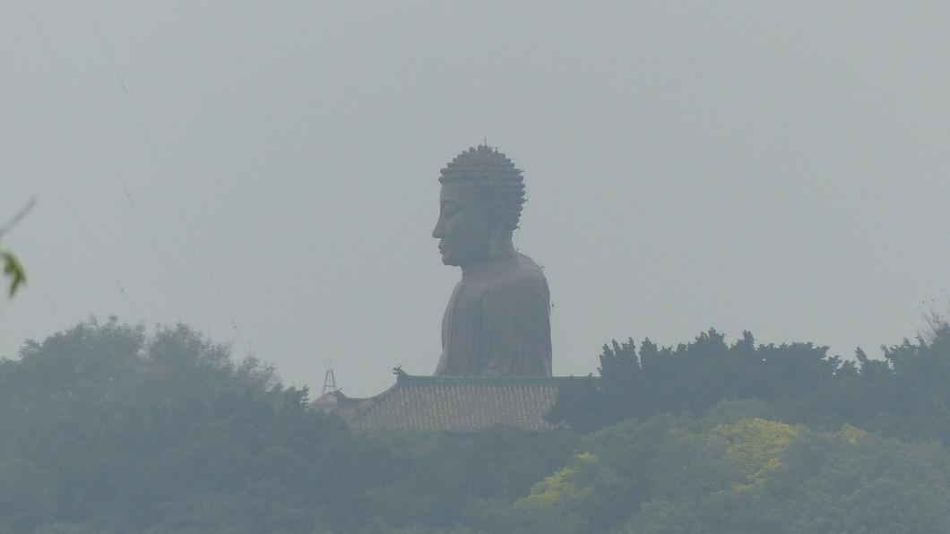 彰化空氣品質亮橘燈! 「八卦山大佛」一片灰濛濛